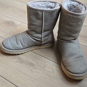 UGG CLASSIC SHORT CALF HAIR SCALES  Winter Boots size 7